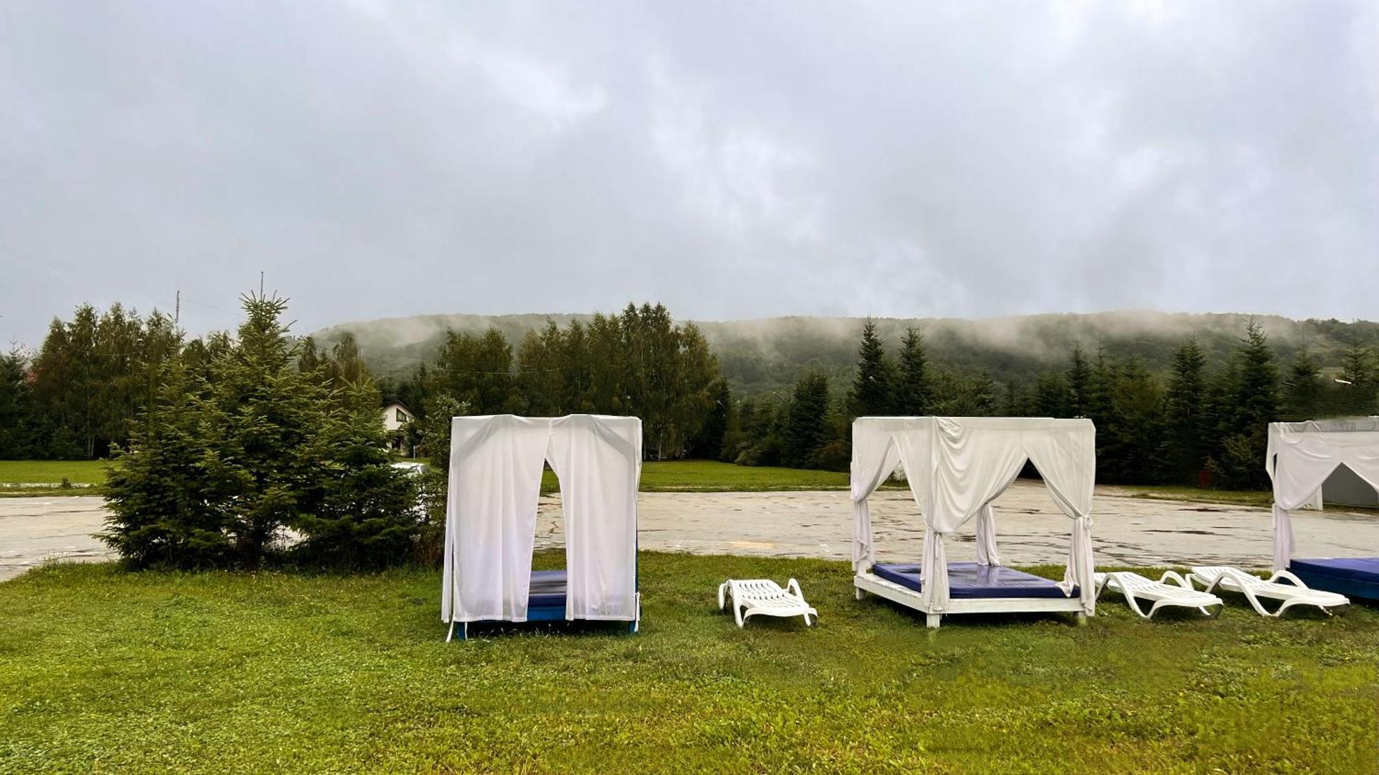 Mojo Resort *